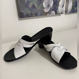 Clarks White with black sole Slide Sandals Size 8